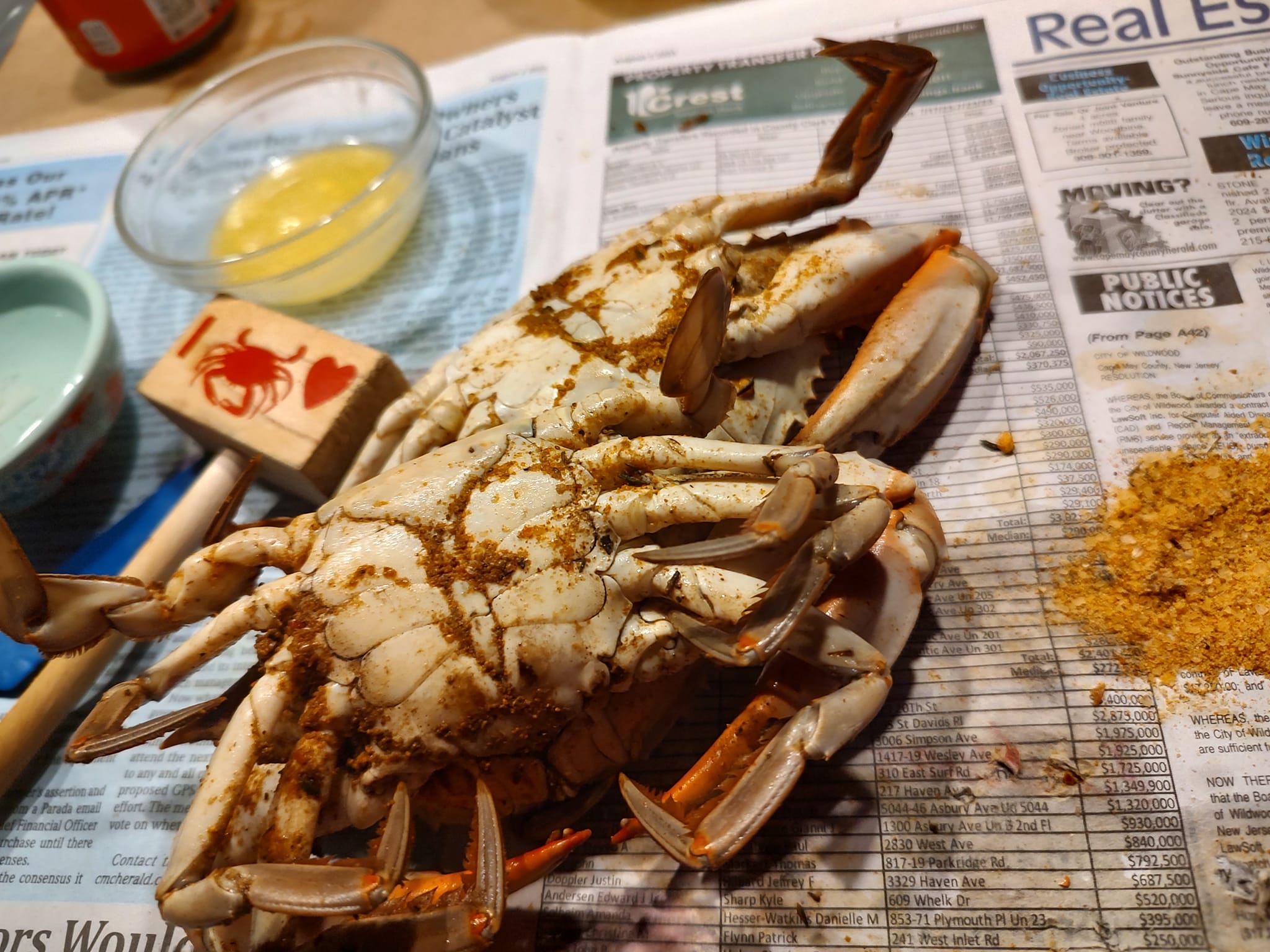 Live and cooked crabs